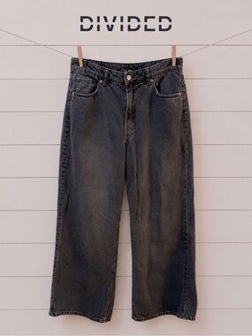 DIVIDED Black Straight Leg Jeans – Size 10